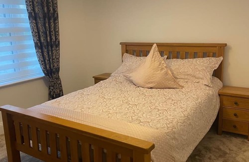 Castel Cabaña | Beautiful Guernsey Cottage Live the best beach life then relax in rural serenity