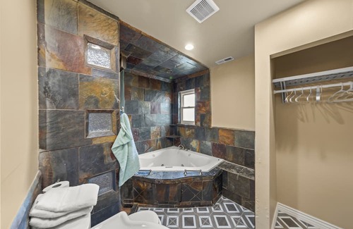 Antioch Casa | Entire House! KING SIZE BED
