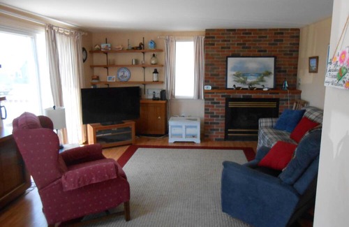 Silver Beach Casa | Across the street from the beach in a popular, family-oriented, community 3 Bdrms/2 Bths with Central Air.