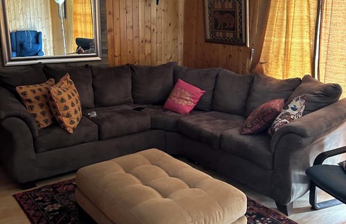 Streamwood Casa | Spacious, cozy 3 bedroom house with a perfect location