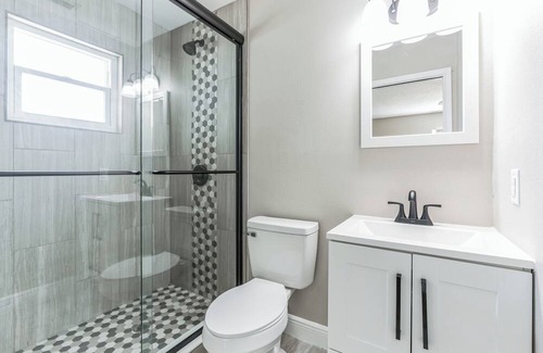 Winter Haven Casa | Tranquil lakeview retreat located near central FL theme parks. Pet friendly!