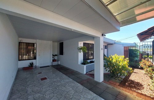 Guácima Casa | House 3 mins from SJO airport with free parking