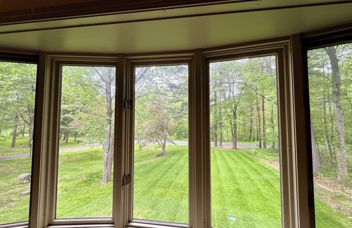 Amherst Casa | House in quiet, wooded neighborhood