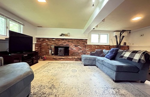 Amherst Casa | House in quiet, wooded neighborhood
