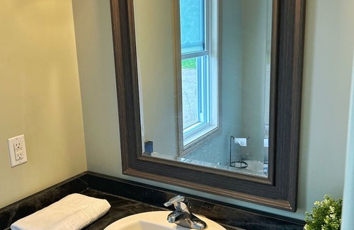 Cramahe Otro | Entire Farmhouse - 1.5 Hrs from Toronto