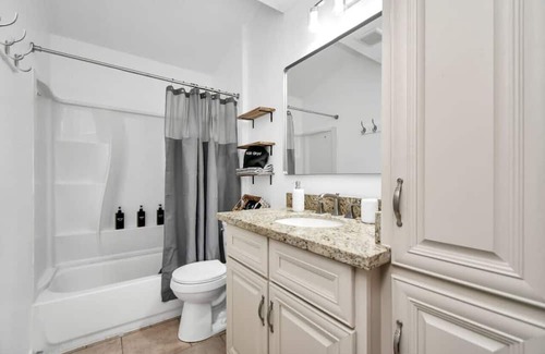 Cypress Casa | 7BD/5B | Slps20| SportsCourt| HeatedPool/Spa|3King