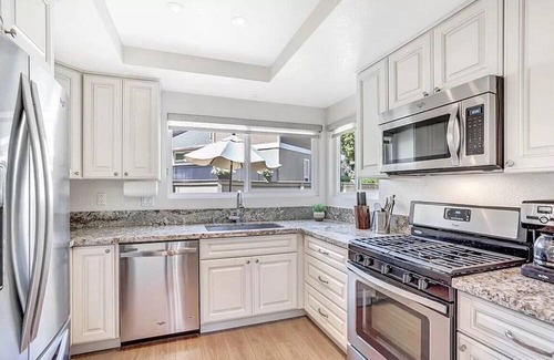 Aliso Viejo Condominio | Your Summer Retreat near Laguna Beach Sun & Fun rolled in One🚴‍♀️🏌️‍♂️🏊‍♂️🏄