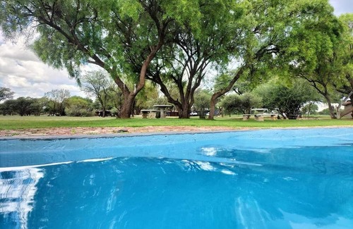Vryburg Cabina | kameelboom lodge