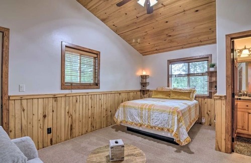 Long Valley Junction Cabina | Picturesque Cabin is conveniently located for all Utah's adventures.