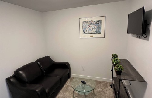 Lethbridge Casa | Cozy, safe, quiet suite less than 5 mins away from Uni. of Lethbridge