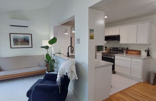 Yarmouth Casa | Lovely 2-bedroom accommodation with private garden minutes from Maine ferry.