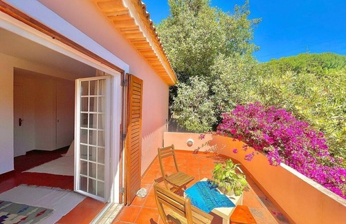 Charneca da Cotovia Casa | Villa Figueira - Propriedade a 5 Minutos das Praias com Grande Jardim