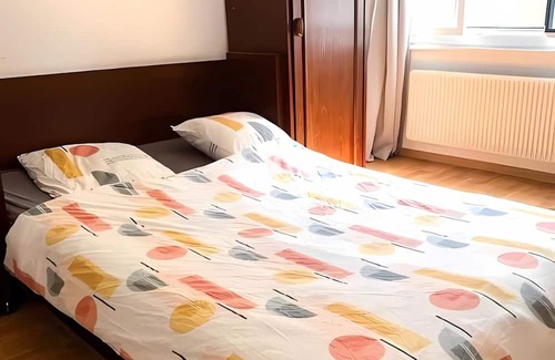 Vallorbe Cama Y Desayuno | Chambre privée de 20m2 avec rangement, avec une salle de bain & cuisine partagée