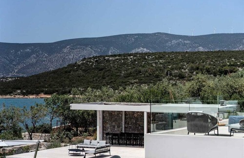 Kilada Villa | Luxury Seascape Villa with Infinity Pool and Spa