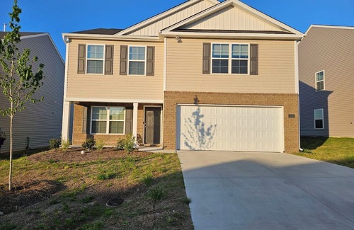 Winston - Salem Casa | Tranquil New Home in Winston-Salem with 3br /2.5 bath office & loft