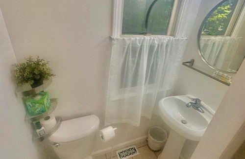 Hillsborough Apartamento | Woodland Haven only five minutes from historic downtown Hillsborough!
