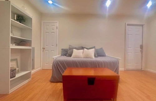 Hillsborough Apartamento | Woodland Haven only five minutes from historic downtown Hillsborough!