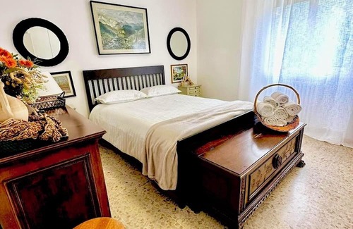 Malgrate Apartamento | Cozy rustic apartment with candlelights & mountain/lake views!