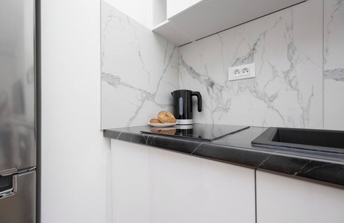 Praga Apartamento | Spacious Apartment for 4 by Renters