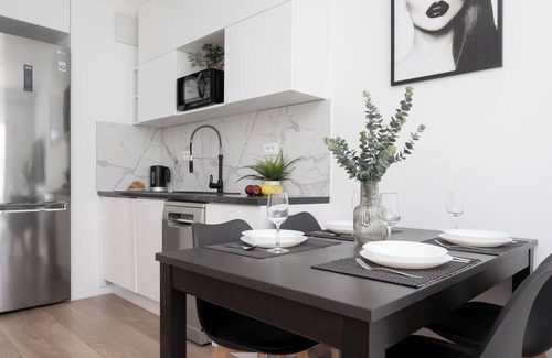 Praga Apartamento | Spacious Apartment for 4 by Renters