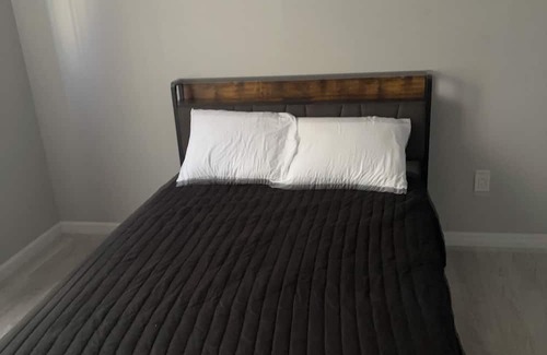 Weequahic Apartamento | Superb 2-bedroom apartment in charming Newark with AC, WiFi, dresser