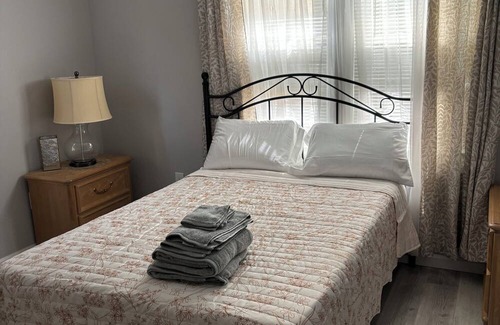 Weequahic Apartamento | Superb 2-bedroom apartment in charming Newark with AC, WiFi, dresser
