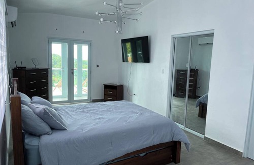 Florida Casa | Cozy 2-bedroom house in peaceful Vieques with AC, WiFi, pool and more