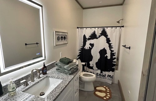 Andrews Cabina | Big Foot Lodge Luxury Mountain Retreat Nestled in Nantahala Snowbird Mountains