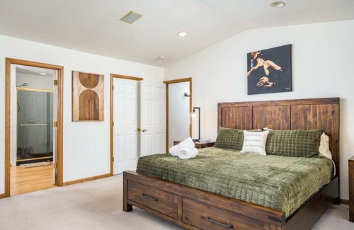 Evergreen Cabina | Mountain View Apartment Near Downtown & Trails