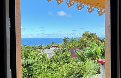 Sainte-Rose Casa | Le Volcan - Swimming pool and barbecue