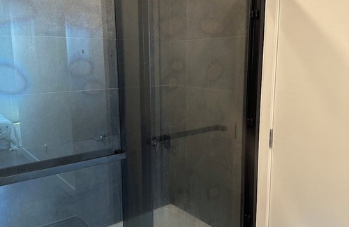 Saint-Laurent Condominio | Condo or townhouse, designed for clean, modern living