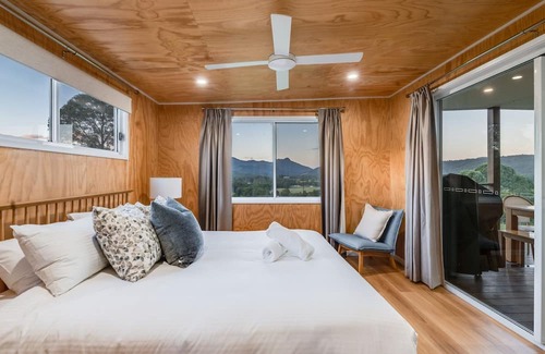 Kunghur Otro | Elysium- Blue Mountain Cabin