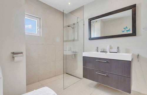 Belnem Apartamento | Belmar 18 a 3 bedroom oceanfront apartment fully AC