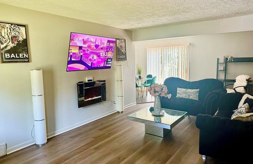 West Akron Casa | Glamorous 3-bedroom house with WiFi, AC in fabulous Akron