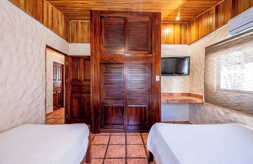 Matapalo Casa | Comfortable Vacation Home Steps from the Beach