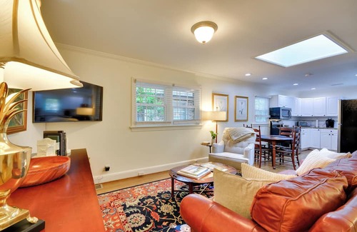 Winston - Salem Cabaña | Charming Cottage - Near Wake Forest!