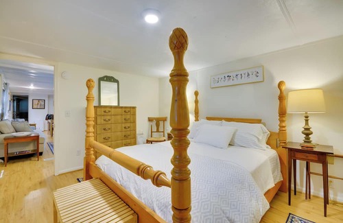 Winston - Salem Cabaña | ‘The Reynolda Cottage’ w/ Decks, Near Wake Forest!