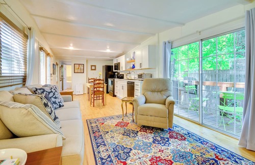 Winston - Salem Cabaña | ‘The Reynolda Cottage’ w/ Decks, Near Wake Forest!
