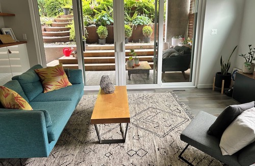 Squamish Casa | Modern bright home, epic views, family friendly