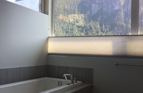 Squamish Casa | Modern bright home, epic views, family friendly