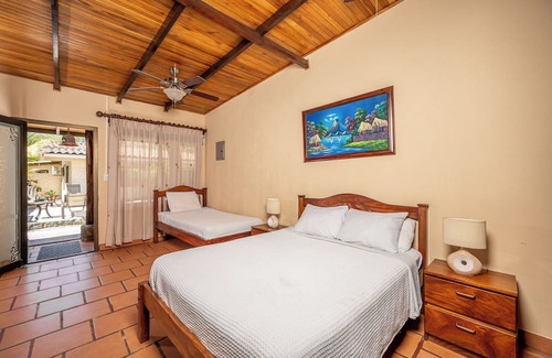 Matapalo Apartamento | Cozy Seaside Studio: Perfect for Families