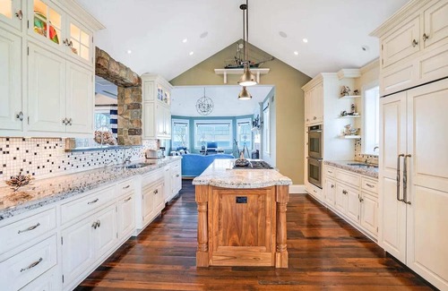 Montauk Casa | Bayside Estate | Estate w/Pool, Gym & Beach Access