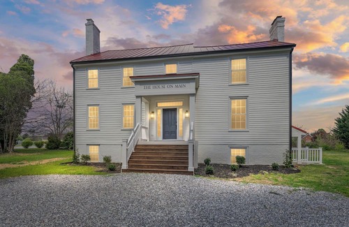 Bowling Green Casa | Charming 4-bedroom house in Bowling Green with WiFi, AC - 1700s Modern Reno