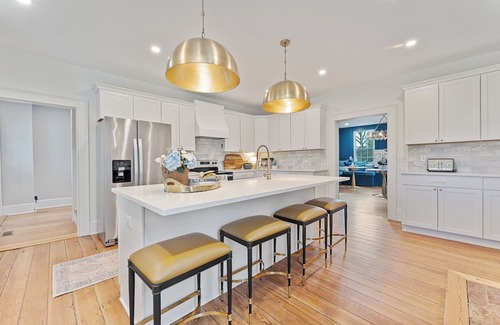 Bowling Green Casa | Charming 4-bedroom house in Bowling Green with WiFi, AC - 1700s Modern Reno