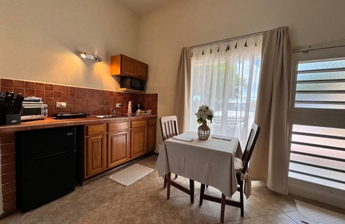 Cay Bay Hill Apartamento | View Point Grand Studio: Cozy, Ocean Views, Gentle Breezes, Backup Benerator