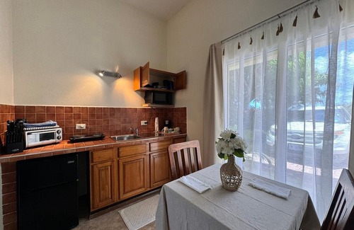 Cay Bay Hill Apartamento | View Point Grand Studio: Cozy, Ocean Views, Gentle Breezes, Backup Benerator