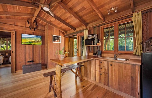 River Heads Cabina | Mango Lodge romantic cabin at River Heads near Fraser Island