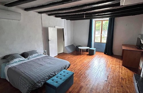 Saint-Pierre-sur-Orthe Casa | The stadium house
