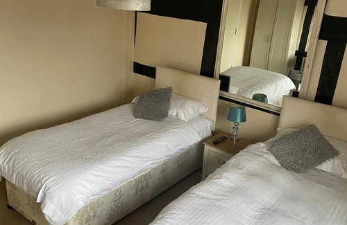 Bramley Hotel | The Wheatsheaf