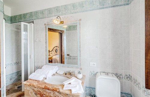 Torgiano Villa | Villa del Colle - Six Bedroom Villa, Sleeps 12